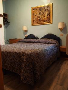 Voodi või voodid majutusasutuse Hotel Santa Croce toas