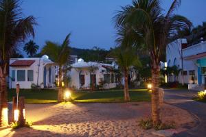 Gallery image of Baanmontra Beach Resort - Bankrut in Ban Krut