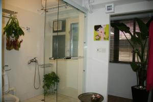 Uma casa de banho em Apple lnn Causeway Bay