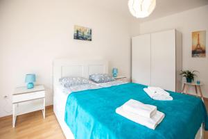 Postel nebo postele na pokoji v ubytování Spacious Apartment in the Old Town of Bratislava