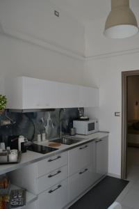 Kuchyň nebo kuchyňský kout v ubytování Il profumo dei Sassi Holiday Home