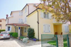 a house with a car parked in front of it at Apartments De Martini in Medulin