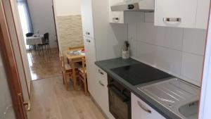 Dapur atau dapur kecil di Apartmani Nimčević