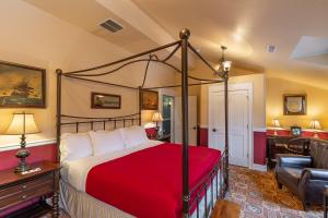 Gallery image of Steele Mansion Inn & Gathering Hub in Painesville