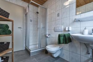Ein Badezimmer in der Unterkunft HILLSIDE Apartments Pircher