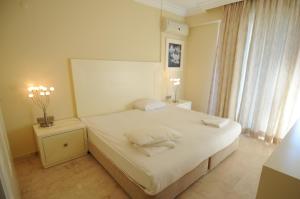 A bed or beds in a room at Gold City 3Bedroom 5 Floor Apartments with free Aquapark in 18720