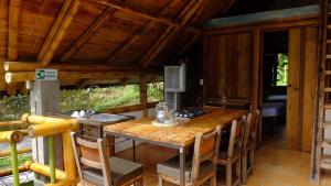 a kitchen with a wooden table and a stove at Soñarte Reserva Natural in Córdoba