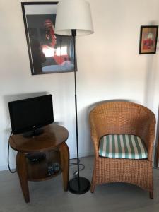 Televízia a/alebo spoločenská miestnosť v ubytovaní Smart apartment Mare & Movida