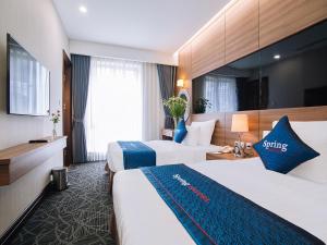 En eller flere senger på et rom på Spring Hotel Hanoi