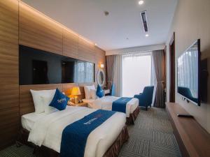 Televiisor ja/või meelelahutuskeskus majutusasutuses Spring Hotel Hanoi