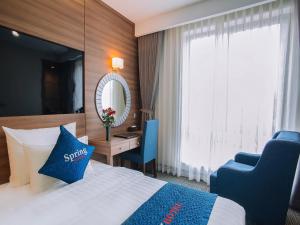En eller flere senger på et rom på Spring Hotel Hanoi