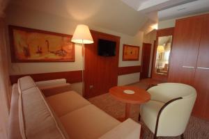 TV a/nebo společenská místnost v ubytování Hotel Sahara