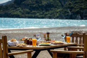 Imagen de la galería de Kara Kedi Beach Bungalow, en Cıralı 141 fotos más