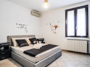 En eller flere senge i et værelse på La Strada al mare