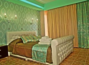 Кровать или кровати в номере Maranton Beach Hotel