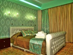Кровать или кровати в номере Maranton Beach Hotel