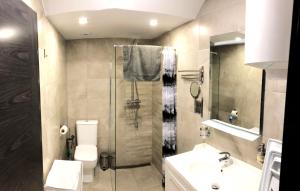 Kúpeľňa v ubytovaní Luxury 2 bedroom APT 50 m from beach