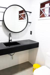 Foto da galeria de Artsy Vitoria Hostel em Vitória