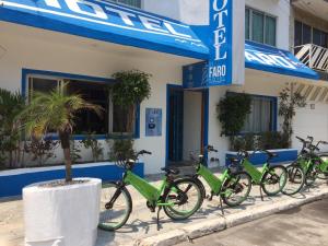 Jízda na kole v ubytování Hotel El Faro Malecon nebo okolí