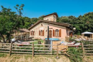 Bazén v ubytování Casa Conti di Sotto nebo v jeho okolí