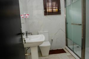 Ένα μπάνιο στο MITOS LUXURY SUITES -Somosu