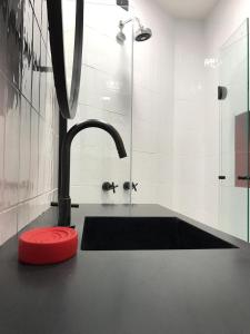 Foto da galeria de Artsy Vitoria Hostel em Vitória