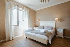 Postel nebo postele na pokoji v ubytování Hotel La Culla Del Lago