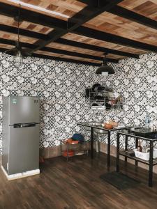 Dapur atau dapur kecil di Bách Xanh House. Nhà ống khói +16 gambar