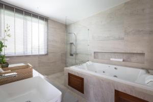 Koupelna v ubytování Moonstone - Samui's Premier Private Villa
