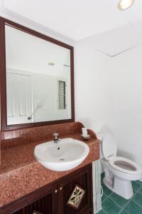 Koupelna v ubytování Viangbua Mansion