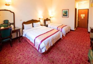 Postel nebo postele na pokoji v ubytování East Commercial Affairs Hotel