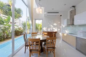Πισίνα στο ή κοντά στο The Lantern Marina Residences Phuket