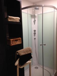 a shower with a glass door in a bathroom at Studio Spacieux Cœur Historique in Saint-Rémy-de-Provence +16 photos