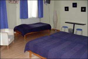 Postel nebo postele na pokoji v ubytování Hôtel Les Acteurs