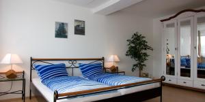 Postel nebo postele na pokoji v ubytování Hotel zur Post