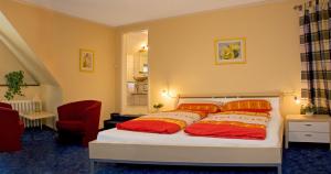 Postel nebo postele na pokoji v ubytování Hotel zur Post + 9 fotografií