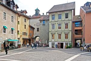 Gallery image of Maison Paul & Romy- L'horloge in Annecy