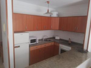 Apartamento Muelle de Corralejo 9にあるキッチンまたは簡易キッチン