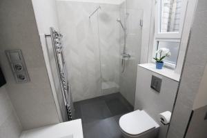 Kúpeľňa v ubytovaní Chic & Charm Apartment + 31 fotografií