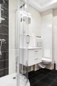 Ένα μπάνιο στο Prestige Apartments 7