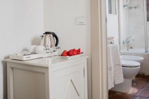 A bathroom at Palacio De Los Navas