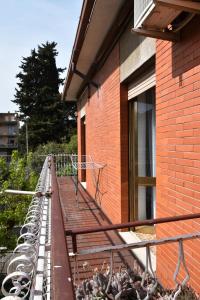 a balcony of a brick building with a window at Vacanze dai Re in Rome