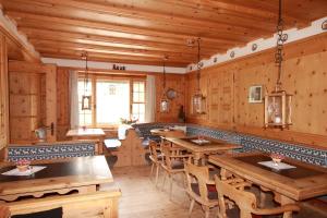 Restaurace v ubytování Hotel Sonne Fex Alpine Hideaway
