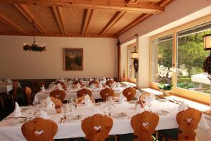 Restaurace v ubytování Hotel Sonne Fex Alpine Hideaway