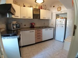 A kitchen or kitchenette at Casa Eden