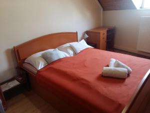 Postel nebo postele na pokoji v ubytování Retro Panzió