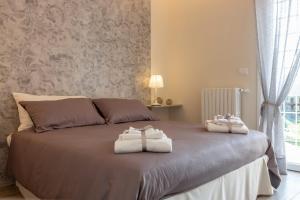 En eller flere senge i et værelse på La camelia bianca