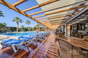 Бассейн в Dulce Nombre Hotel - Apartamentos или поблизости
