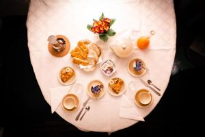 Jedlo v ubytovaní bed & breakfast alebo blízkom okolí