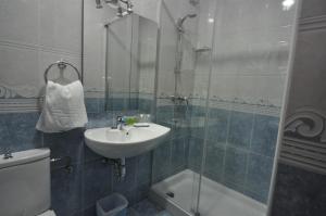 Ein Badezimmer in der Unterkunft Pension Alameda